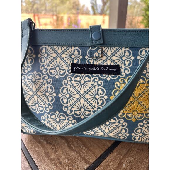 Petunia Pickle Bottom Teal Scroll Design Insulated Clutch/bottle Sturdy Baby Bag - Picture 2 of 8